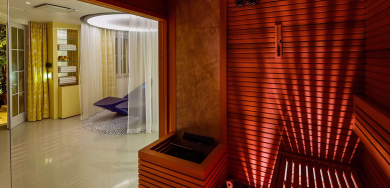große Sauna mit Glasfront 