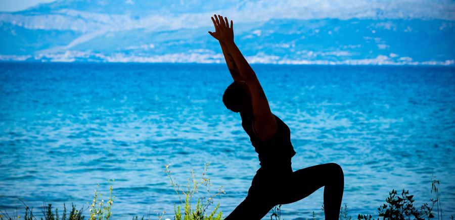 Yoga am Strand im Hotel Lemongarden