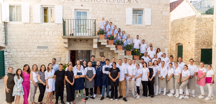 Gruppenfoto Mitarbeiter Hotel Lemongarden
