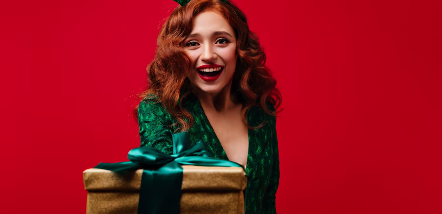 Weihnachtsgeschenk, © Look Studio, Unsplash