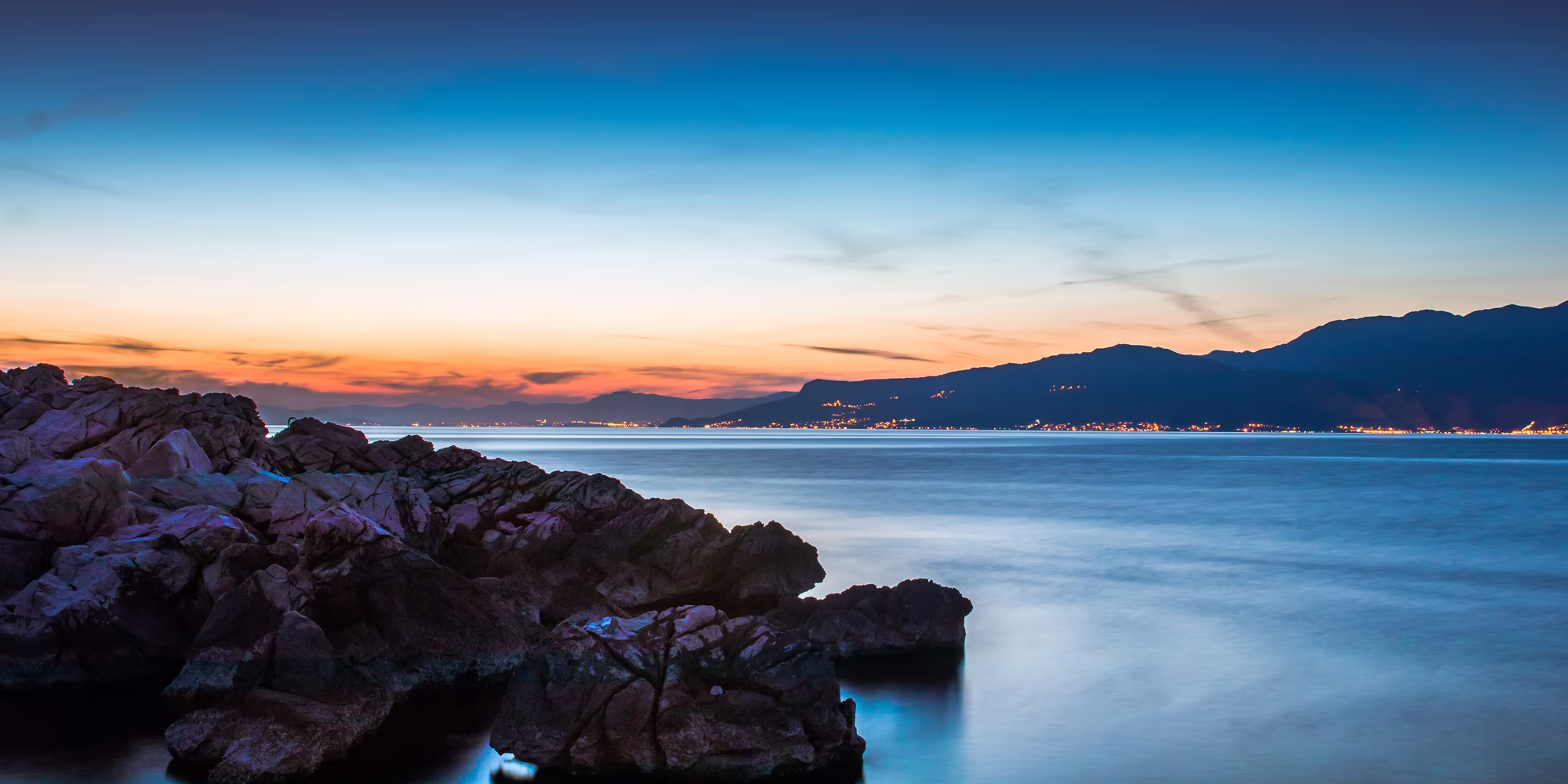 Insel Brač bei Sonnenuntergang mit kristallklarem Wasser
