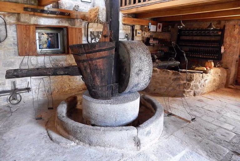 Einblick Olivenölmuseum in Škrip in eine alte Tradition