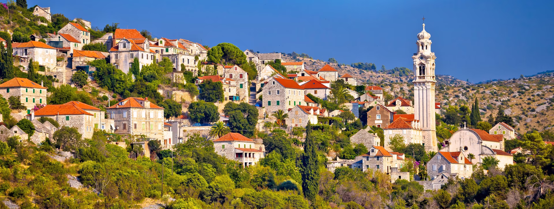 Foto von der Stadt Lozisca von oben