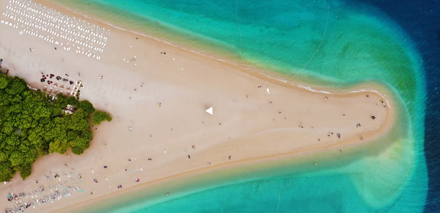 [Translate to English:] Zlatni Rat, © Isabel Chase, Unsplash