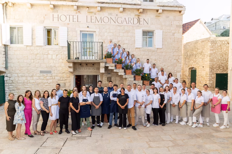 Gruppenfoto Mitarbeiter Hotel Lemongarden