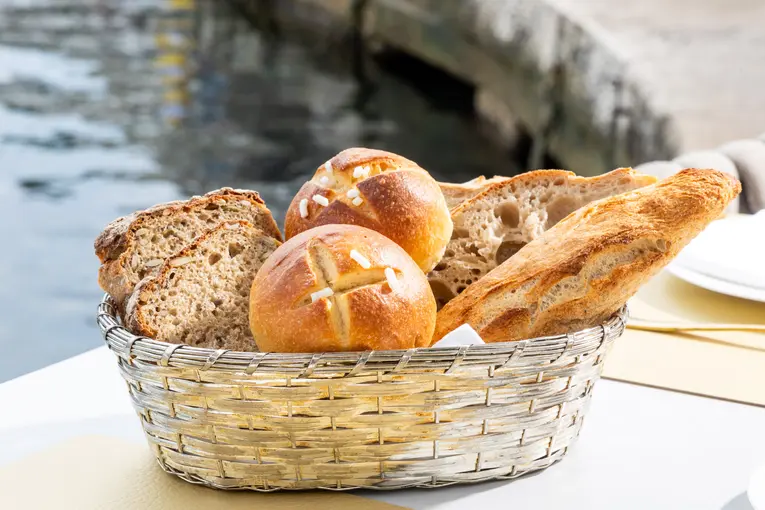 Brot und Gebäck aus der eigenen Bäckerei