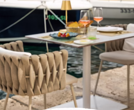 Abendessen direkt am Meer mit Ausblick auf den Hafen